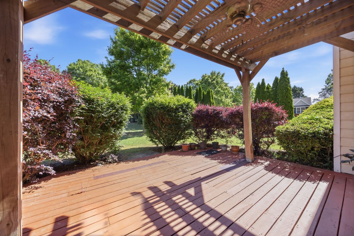 Photo - 1650 Huntcrest Way SW