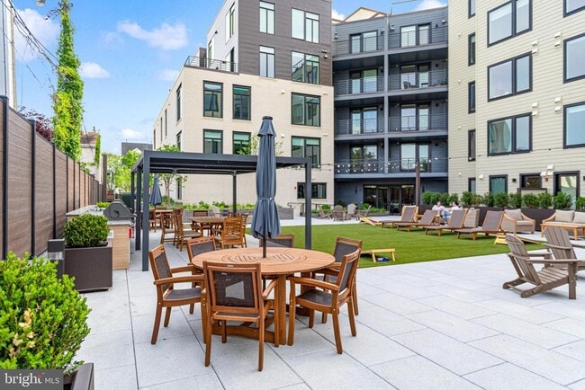 Photo - 701 N Henry St Unit 200