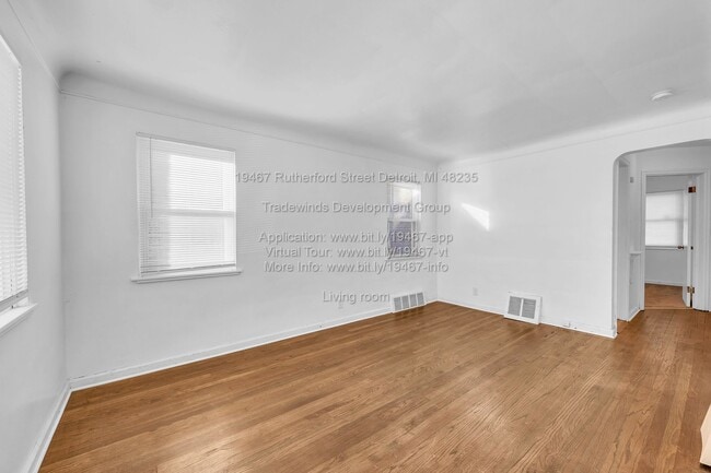 Photo - 19467 Rutherford St