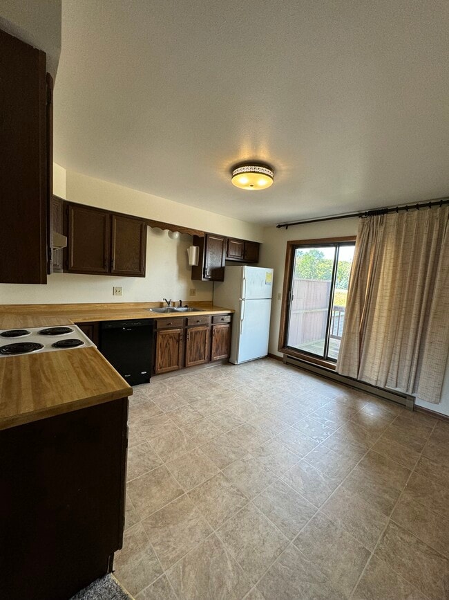 Kitchen - 513 Kerry Dr Unit # 101