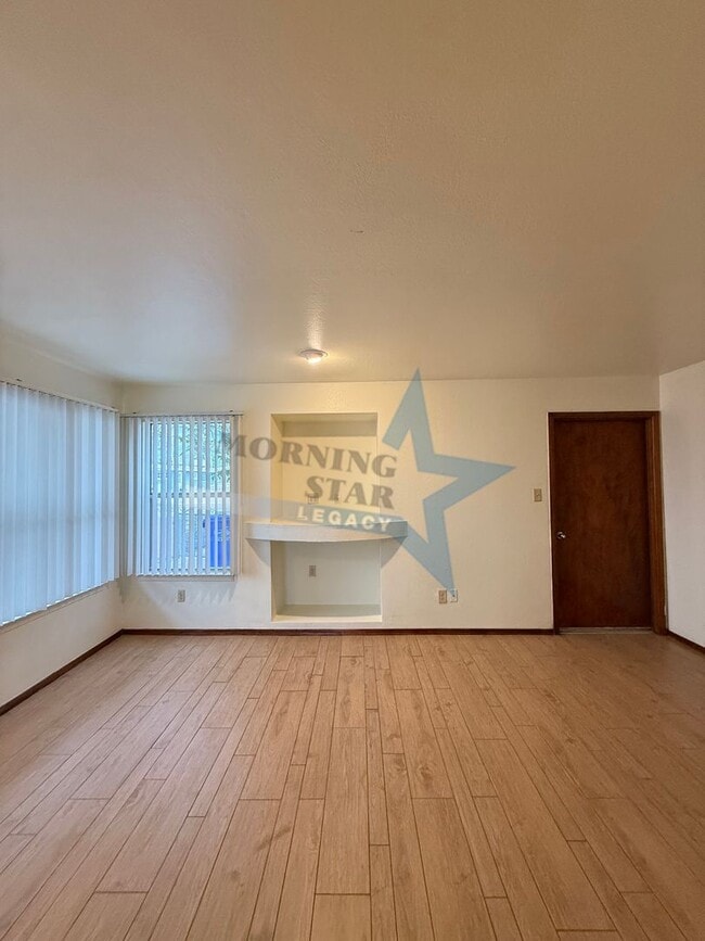 Photo - 2 bed townhouse w/garage and enclosed yard!