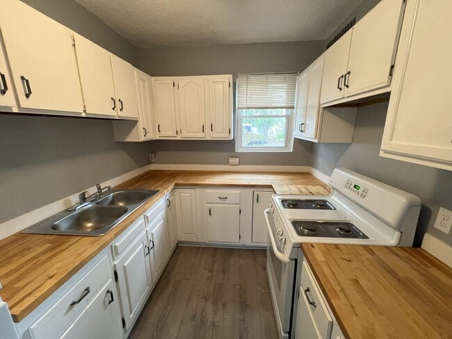526 E Eighth St Unit 526 E Eighth Street C