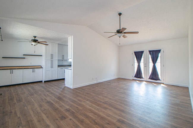 Photo - 107 Sidney Ct