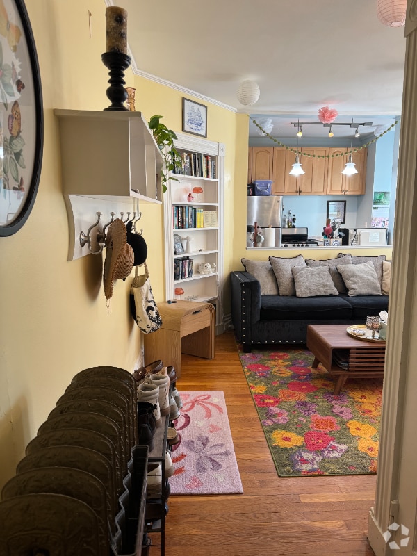 Building Photo - 1094 Woodbury Ave Rental