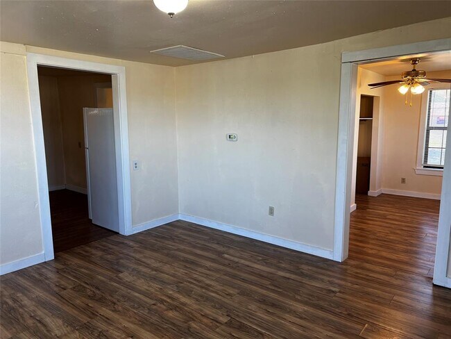 Photo - 102 E Carrie Manor St