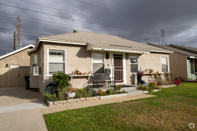 Building Photo - 6042 Eastbrook Ave Unit 6042 Eastbrook Ave Rental