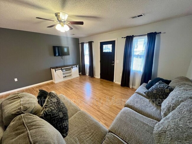 Photo - 102 Stoneledge Dr