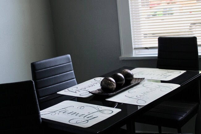 Photo - 523 N Ash St