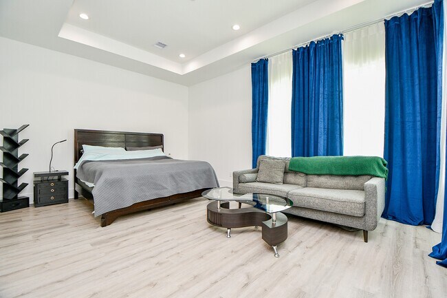 Building Photo - 7603 Jacquelyn Gdns Ln