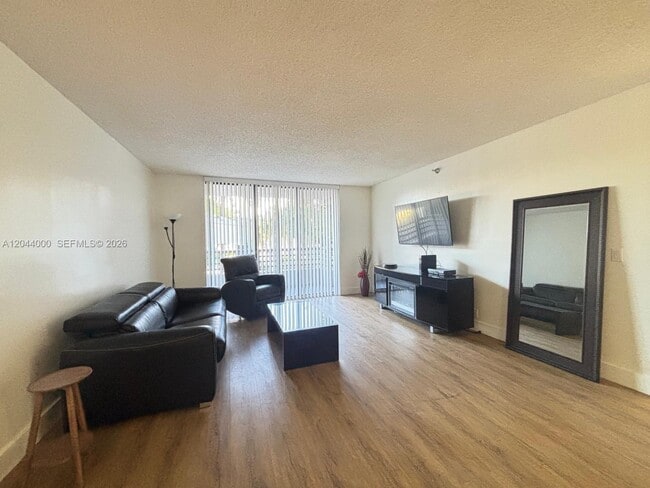 Photo - 3300 NE 191st St Unidad 211