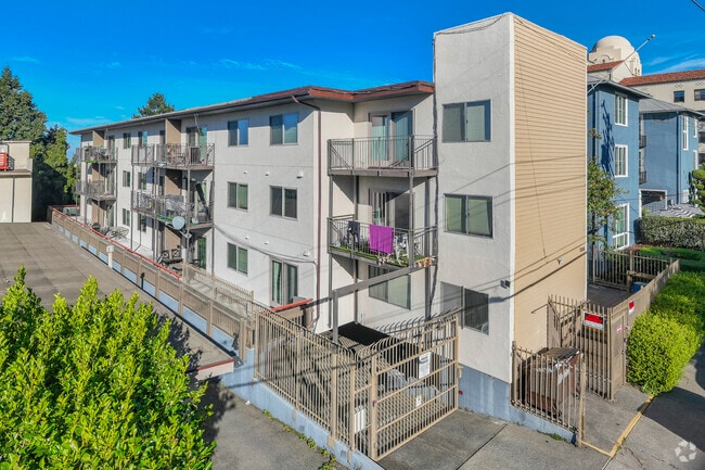 Building Photo - 2308 Warring St