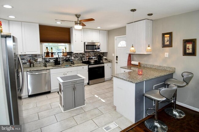 Photo - 5815 Arbroath Dr