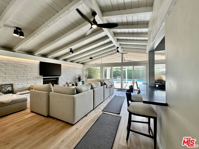 Photo - 22428 Victory Blvd