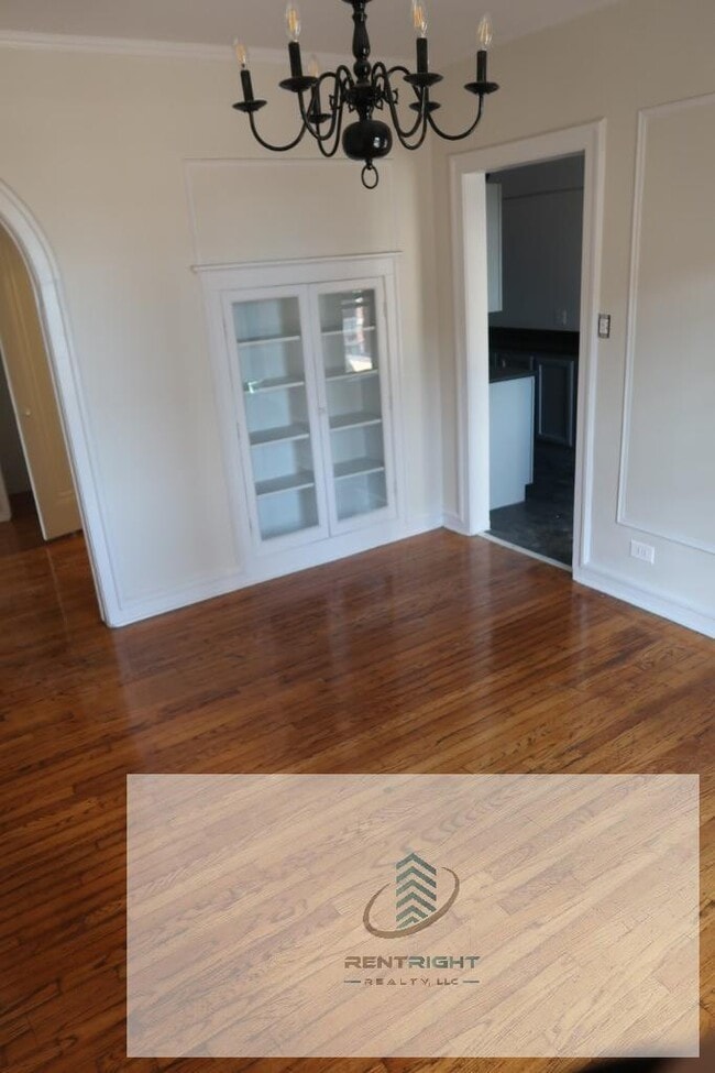 Photo - 426 W Briar Pl Unit B1