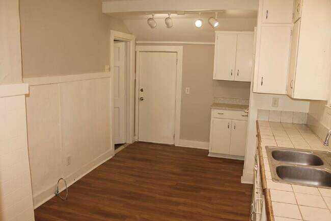 Photo - Cute cottage located in Midtown. Large front porch with a swing for cool evenings. Home is freshl...