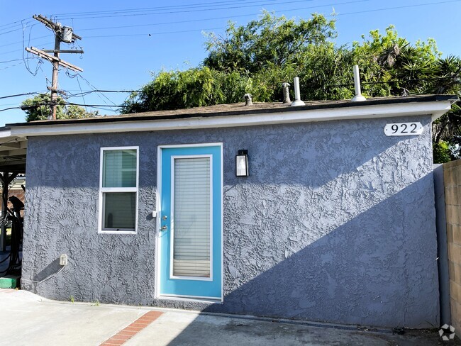 Building Photo - 922 E Century Blvd Rental