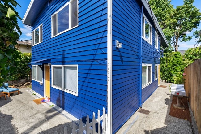 Building Photo - 3967 Fremont Ave N Unit 3