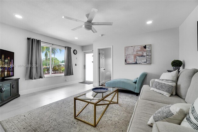 617 NW 30th Ct