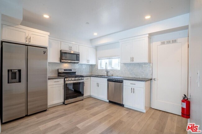Photo - 608 N Gramercy Pl