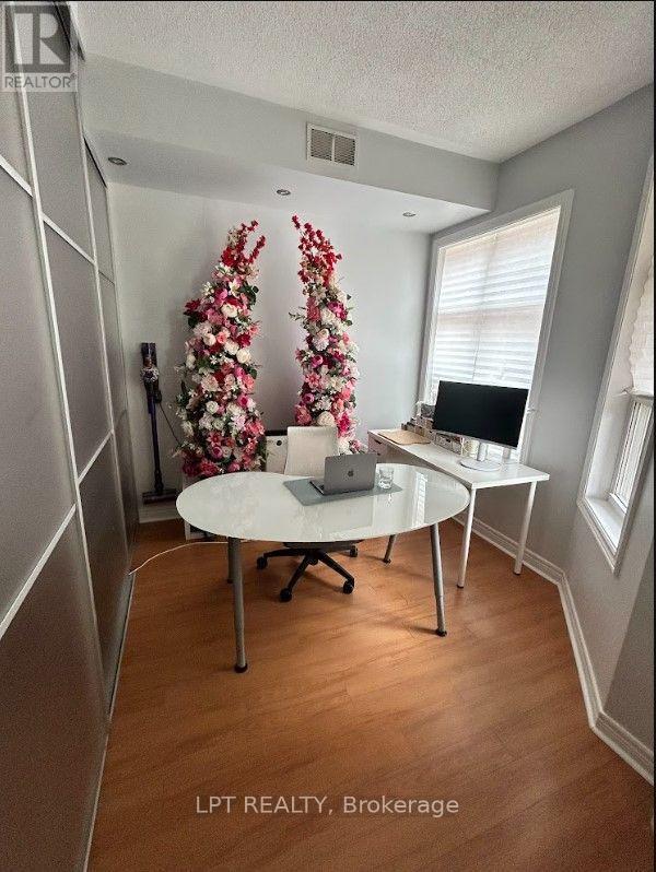 Photo - 125 Hall St