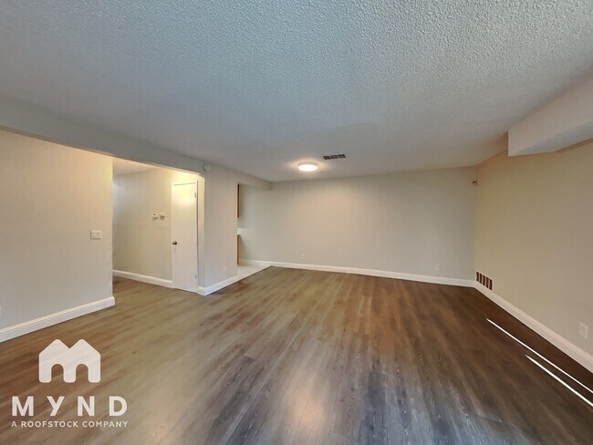 Photo - 1970 Grande Cir Unit 16