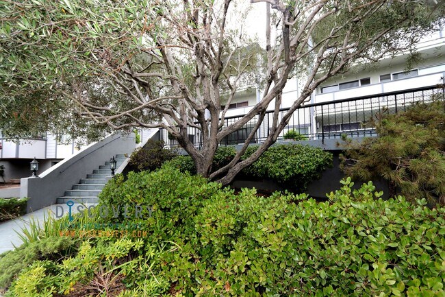 Pending! Centrally Located Contemporary Condo - Pending! Centrally Located Contemporary Condo