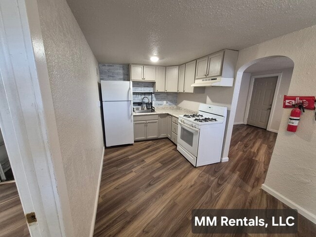 Building Photo - 2110 W 19th St