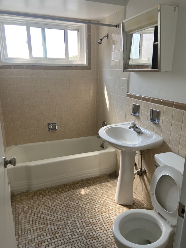 Photo - 8544 Niles Center Rd Unidad W2