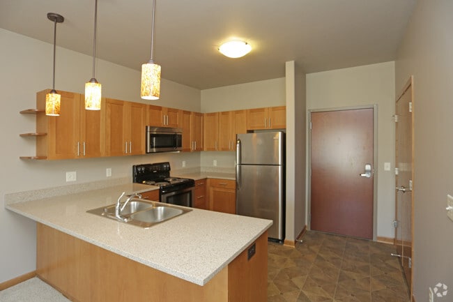2BR, 2BA - Plan 2 Balcony_902 SF