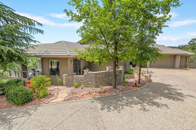 804 N Grapevine Dr