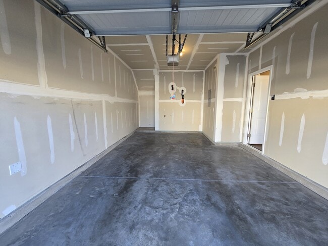 Photo - 865 Falls Grove Trl