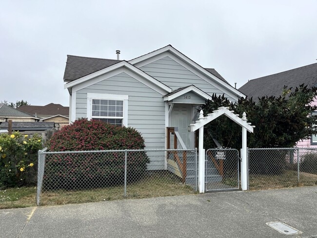 Dog Friendly Eureka Home With Fully Fenced... - Dog Friendly Eureka Home With Fully Fenced...