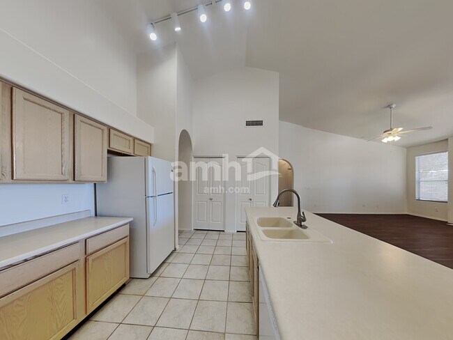 Photo - 13381 W Wilshire Dr