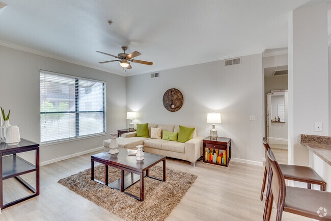 2BR, 2BA - 1130SF - Living Room