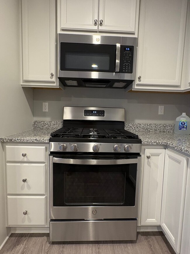Photo - Bright, Spacious 2 bedroom condo in prime ...
