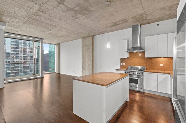 Photo - 600 N Fairbanks Ct Unit 2909