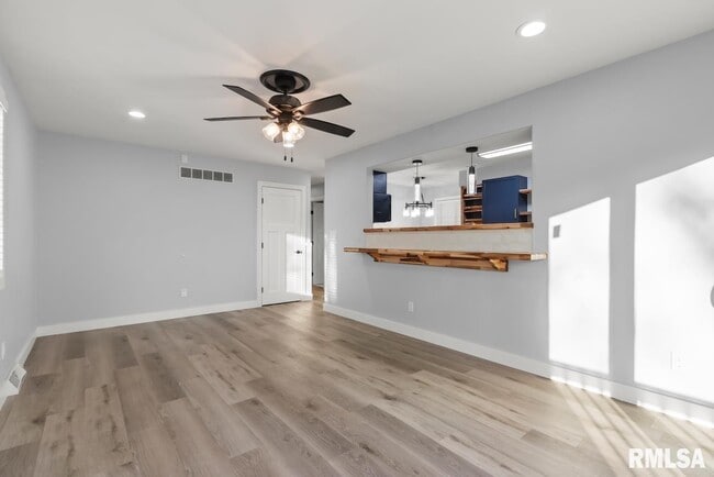 Photo - 1900 E Knox St