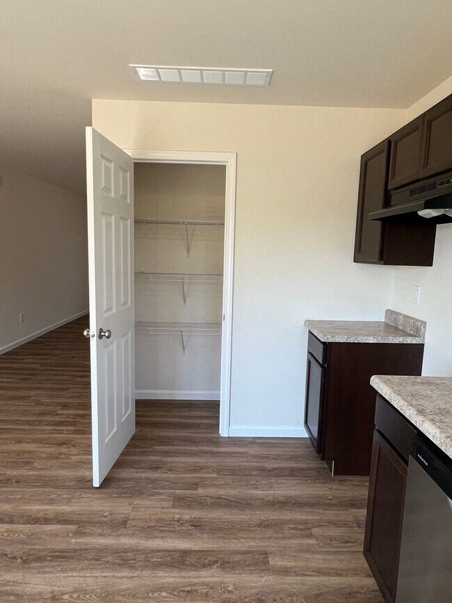 Photo - NEW 3 bed/2 bath with 1 car garage for lea... Unidad 380 Rick Road