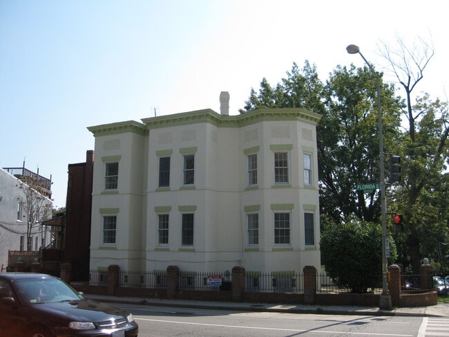 1131 8th St NE