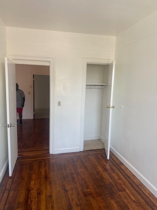 Building Photo - 10XX E 225th St Rental