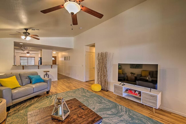 Photo - 1021 S 167th Ln Unidad ID1385890P