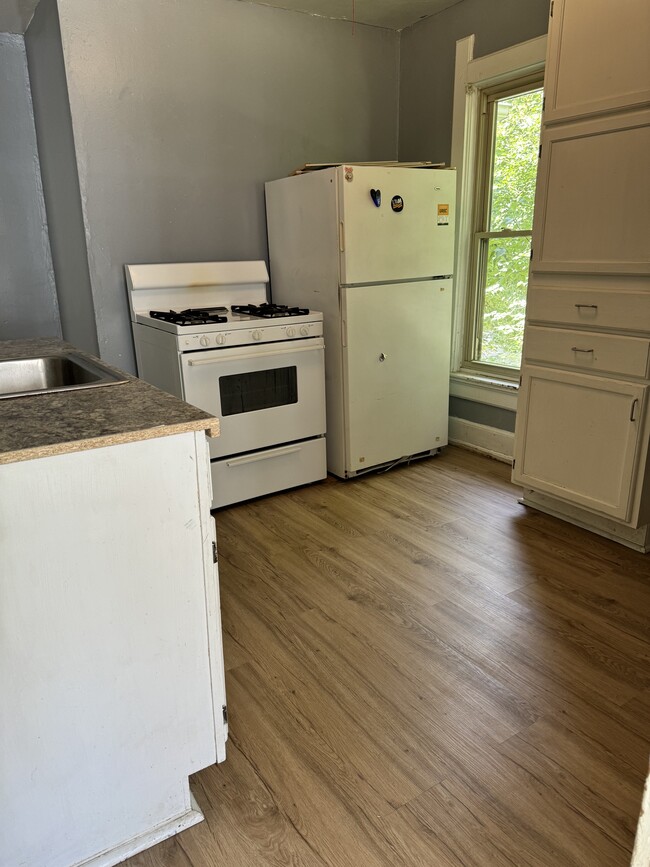 Building Photo - 1900 N Oakland Ave Unit A