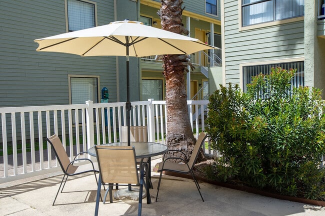 Photo - Carelton Courtyard