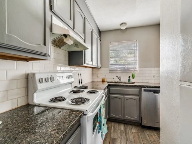 Building Photo - 7500 Chapin Rd Unit a 104