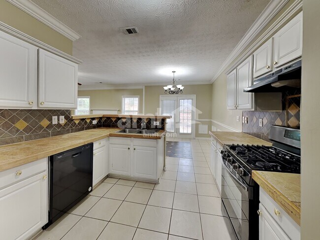 875 Clairidge Ln