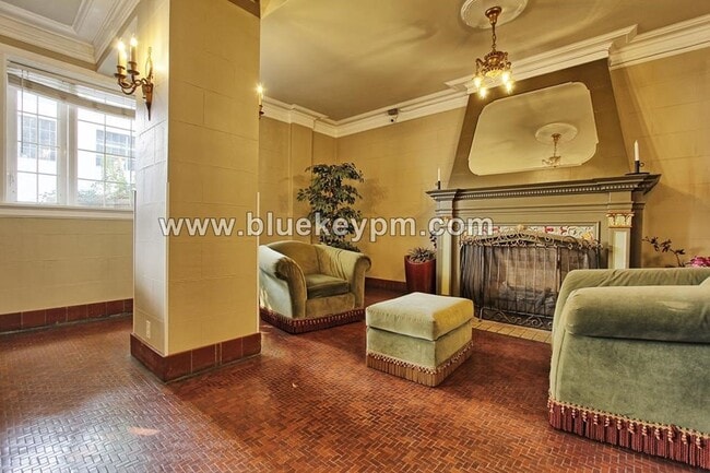 Photo - Pearl District Studio Condo in Historic Empress Hotel