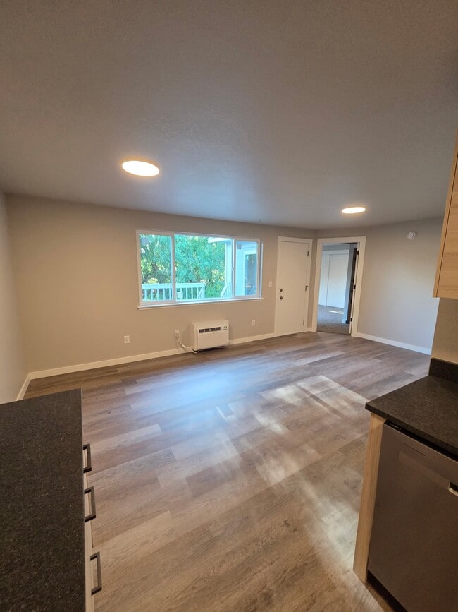 Photo - 1811 Regal St