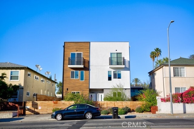 Building Photo - 11639 Burbank Blvd