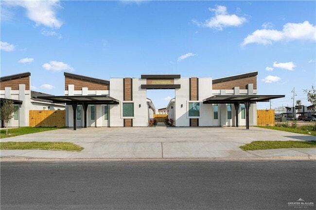 Building Photo - 404 N Onyx Ave Unit 3