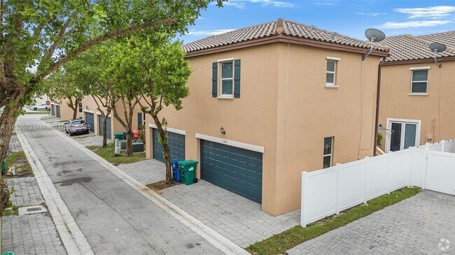 Building Photo - 9341 SW 171st Ct Rental